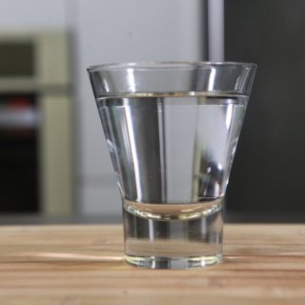 ¿Es necesario que una persona sana tome ocho vasos de agua por día? | Ñanduti
