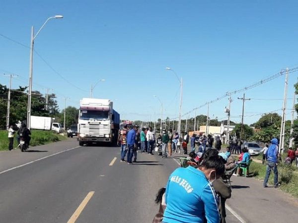 Indígenas del Pueblo Qom realizan cierre intermitente de ruta