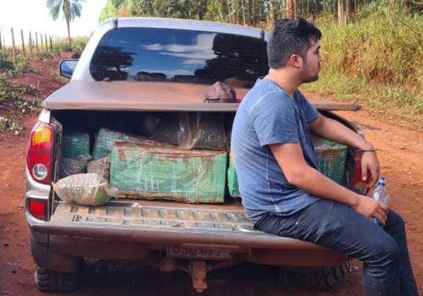 Detienen a joven con carga de marihuana, tras persecución - ABC en el Este - ABC Color