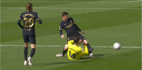 Versus / La brutal patada que pudo lesionar seriamente a Lionel Messi