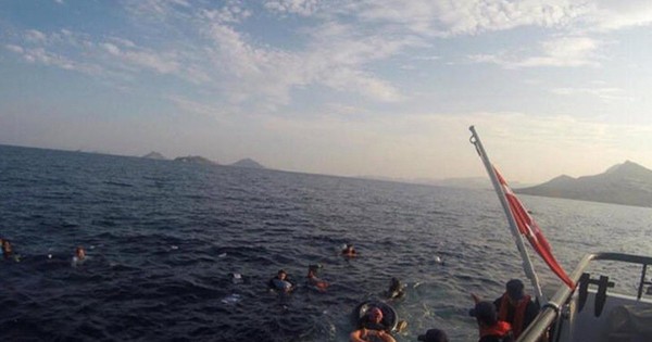 La Nación / Hallan 17 migrantes muertos en una embarcación frente a las costas de Canarias