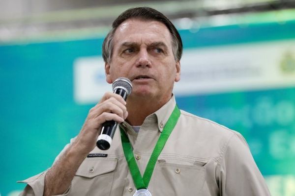 Bolsonaro llama idiota a una periodista que le preguntó por una foto considerada ofensiva por la oposición