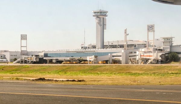 Catastro y Dinac abordaron en reunión sobre inmuebles que afectan al Aeropuerto | .::Agencia IP::.