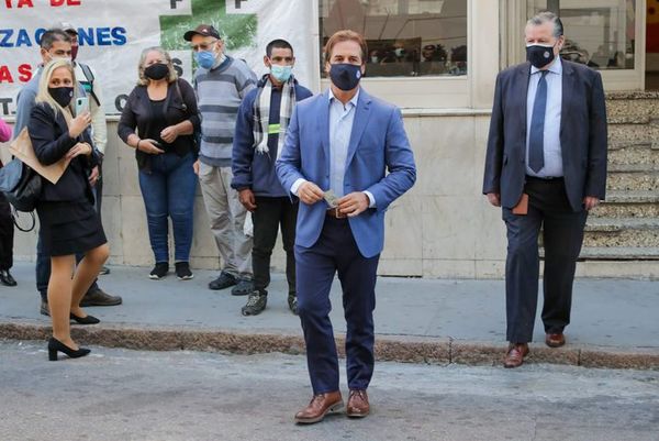 Hombre que amenazó a presidente uruguayo no podrá salir del país ni acercarse - Mundo - ABC Color