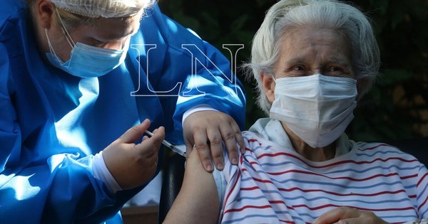 La Nación / Adultos mayores de hogares del interior reciben dosis anticovid