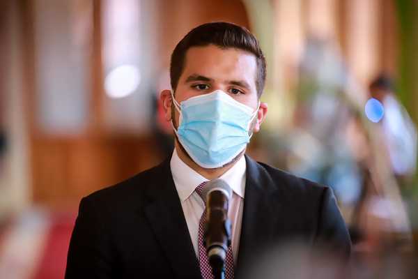 Mario Abdo promulga ley que establece uso de fondos de binacionales para el sistema de Salud