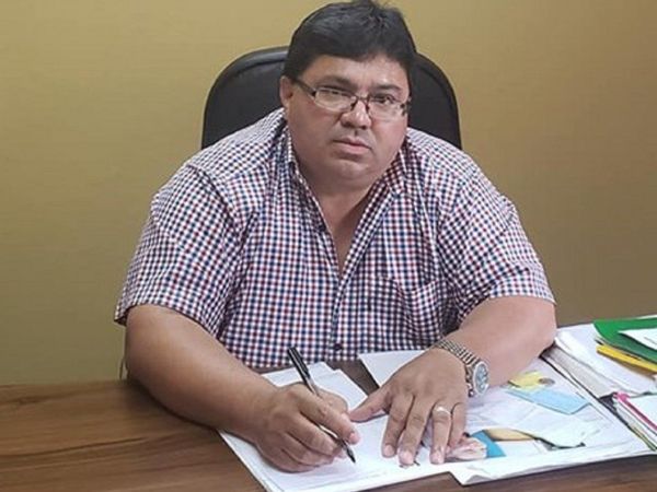 La hijastra de gobernador se encarga de fiscalizar merienda