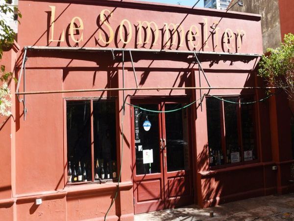 Desde hoy cierran 300 restaurantes y suspenden a 15.000 empleados - Noticiero Paraguay