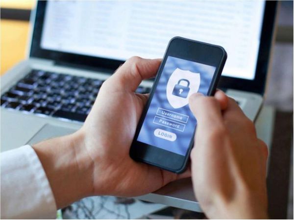 Sextorsión: Dejó su cel para reparar y después lo amenazaron