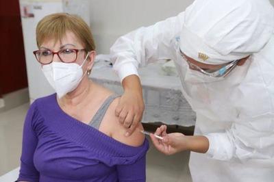 Covid-19;Comienza vacunación a mayores de 75 años en adelante – Prensa 5