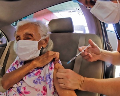 Habilitada la vacunación para adultos mayores de 75 años en adelante
