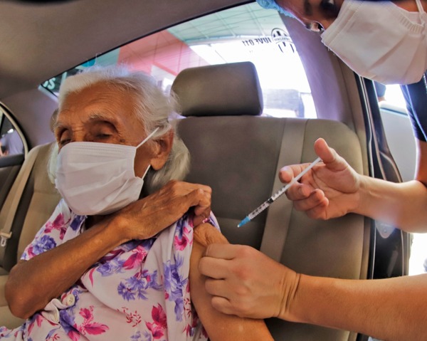 Habilitada la vacunación para adultos mayores de 75 años en adelante