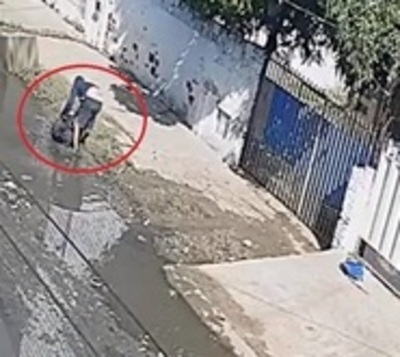 Arrastran a niña para robarle su celular - Paraguay.com