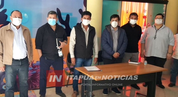 INTENDENTES ENTREGAN APORTE AL HOSPITAL DE CNEL. BOGADO