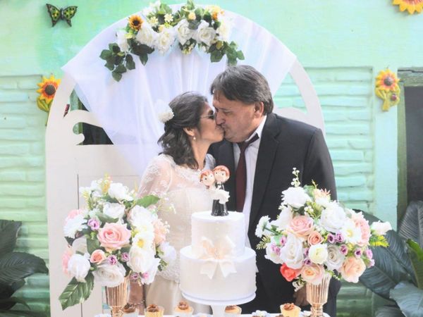 Se casaron en pandemia después de festejar por 40 años