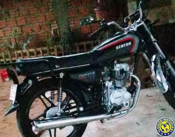 Delincuentes despojan a joven de su motocicleta •