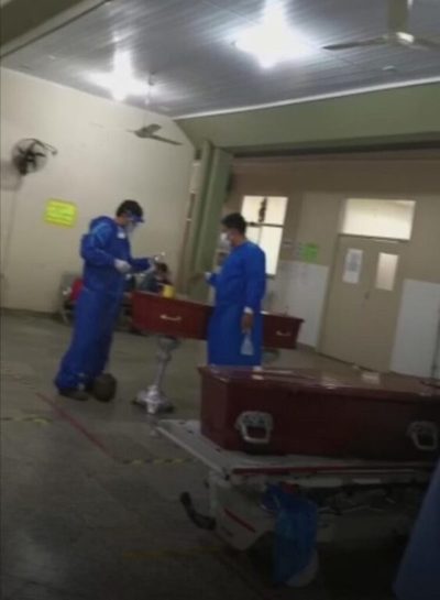 Ubican féretros en los pasillos de hospital a raiz de la muerte de varios pacientes por COVID-19 | Ñanduti