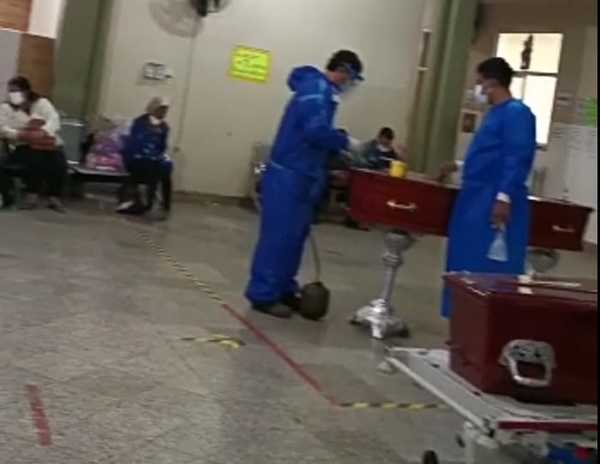 Féretros son sellados en pasillo de hospital | Radio Regional 660 AM