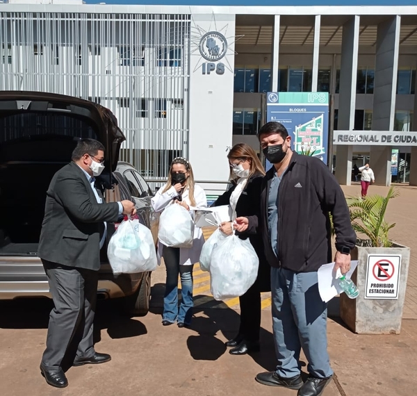 Donan 100 mascarillas con reservorios al hospital de IPS