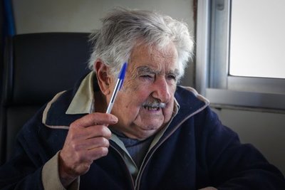 Mujica fue hospitalizado por una espina de pescado en el esófago