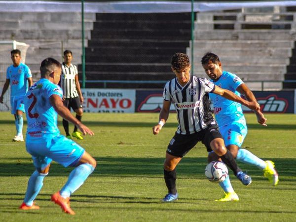 Resistencia golea a domicilio a Deportivo Santaní