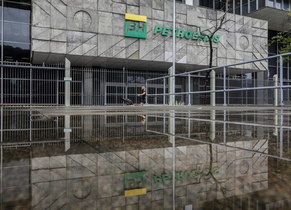 La producción de la brasileña Petrobras cae un 5 % en el primer trimestre - MarketData