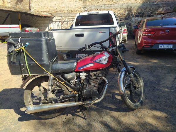 Detienen a un “delivery desleal” con moto ensalada - Nacionales - ABC Color