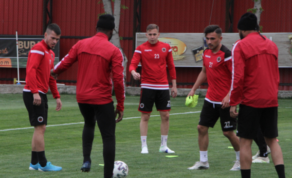 Diario HOY | Piris Da Motta es goleador pero su equipo está en zona de descenso