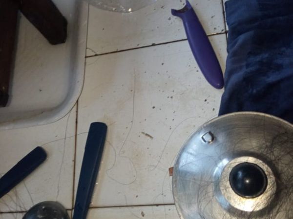 Clavó cuatro veces a su esposa por salir "sin su permiso"