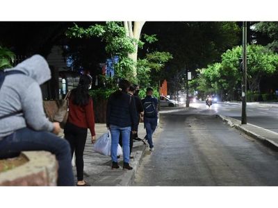 Pasajeros quedaron varados en primer día de las  restricciones