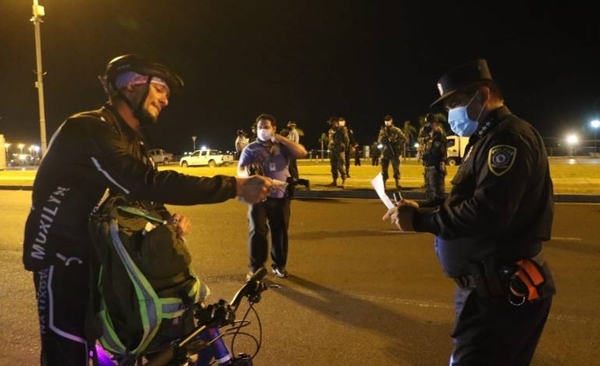 Diario HOY | Estrictos controles policiales en primera noche de cuarentena