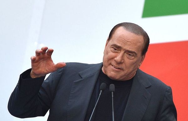 La hospitalización de Berlusconi obliga a aplazar su juicio por corrupción - Mundo - ABC Color