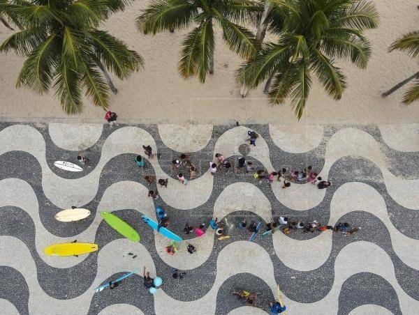 Diario HOY | Río de Janeiro reabre playas mientras pandemia da tímida señal de desaceleración