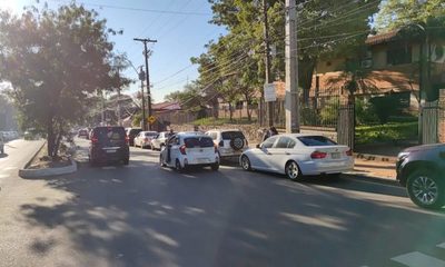 Deficiente comunicación genera aglomeración en vacunatorios