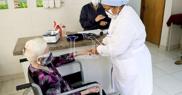 La Nación / En el Hospital de Lambaré esperan vacunar a unos 130 adultos mayores