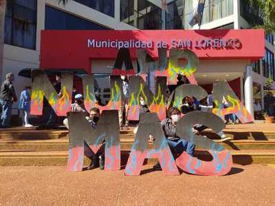 Jóvenes se manifiestan y denuncian mala gestión del gobierno colorado de Alcibiades Quiñonez » San Lorenzo PY