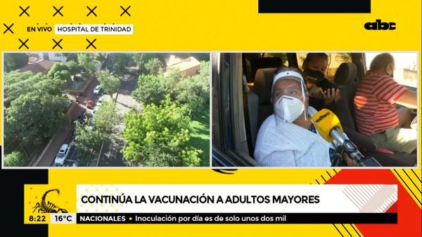 Larga fila de vehículos para vacunación en Materno Infantil de Trinidad - A la gran 730 - ABC Color