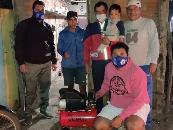 Le robaron sus herramientas de trabajo, pero sus amigos le dieron una sorpresa