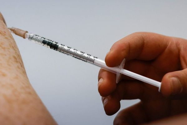 Reino Unido compra 60 millones de vacunas a Pfizer para dosis de “refuerzo” - Mundo - ABC Color