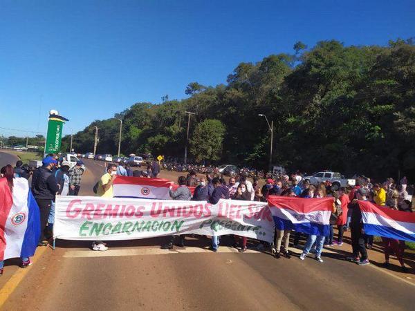 Encarnación:Trabajadores de frontera bloquean ruta Py 06 – Prensa 5