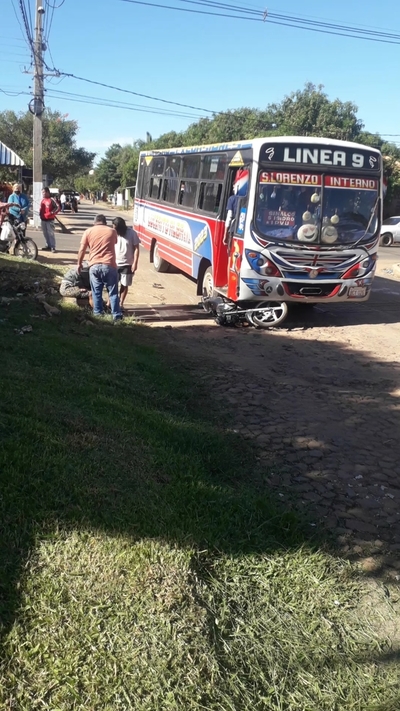 Atropelló a motociclista, luego conductor huyó del lugar » San Lorenzo PY