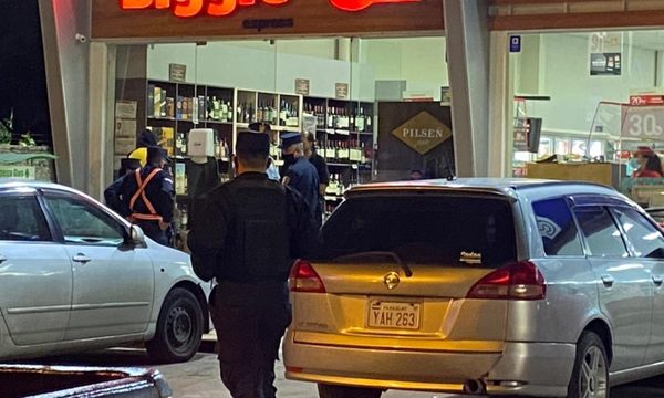 Cierran supermercados 24 horas ante inicio de restricciones