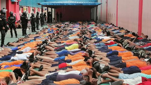 Cuatro muertos y 12 heridos tras un amotinamiento de reos en una cárcel de Ecuador