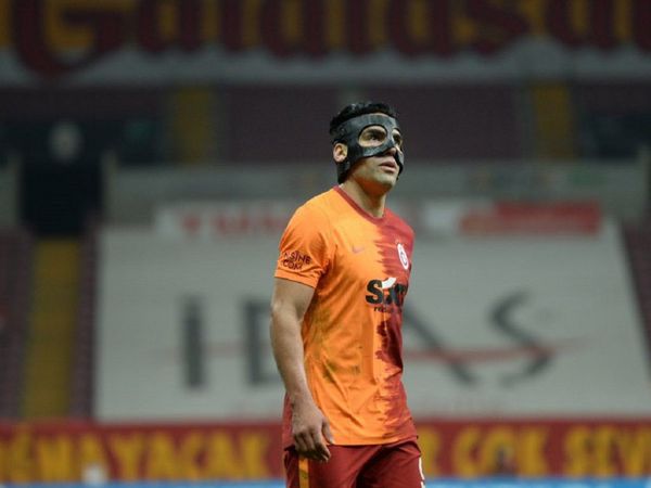 Falcao vuelve a jugar, 17 días después de su fractura facial