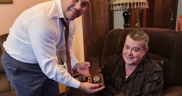 La Nación / Una joya de reloj, el costoso regalo de Friedmann padre a su “hermano”, Óscar Tuma