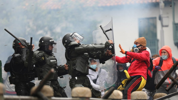 Muere una persona en medio de manifestaciones en Colombia contra reforma tributaria de Iván Duque - Megacadena — Últimas Noticias de Paraguay