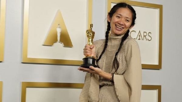 La triunfadora del Oscar Chloé Zhao fue prohibida en China por el gobierno