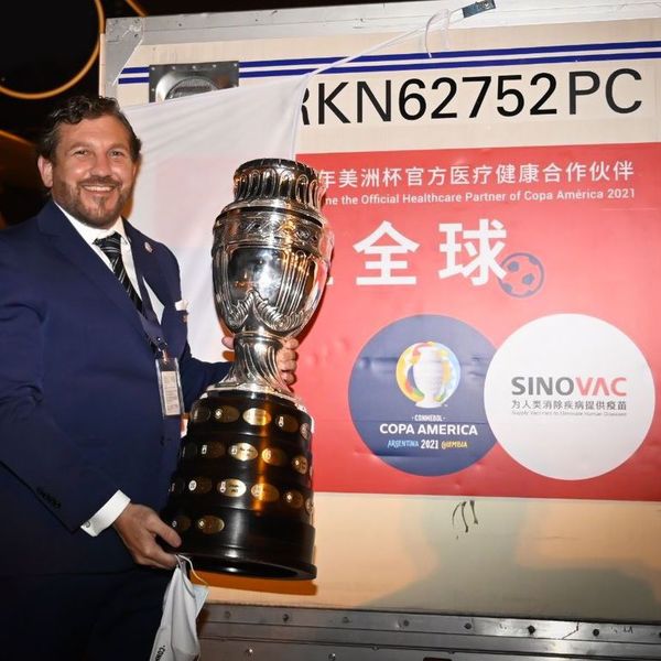 Llegaron a Uruguay las vacunas chinas donadas a Conmebol  - Mundo - ABC Color