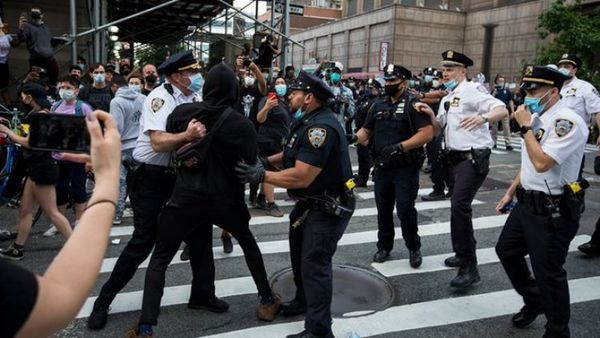La policía de EEUU mató a más de 100 menores desde 2015, la mayoría negros e hispanos