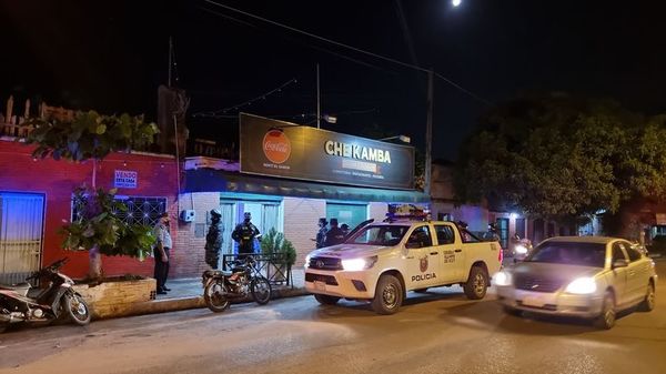 Gastronómicos se plantan y desacatan horario y denuncian “limbo” en la justicia - Nacionales - ABC Color